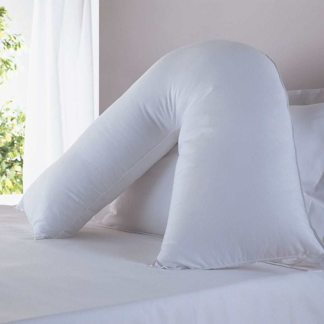 V SHAPED MEDIUM PILLOW WITH WHITE PILLOWCASE