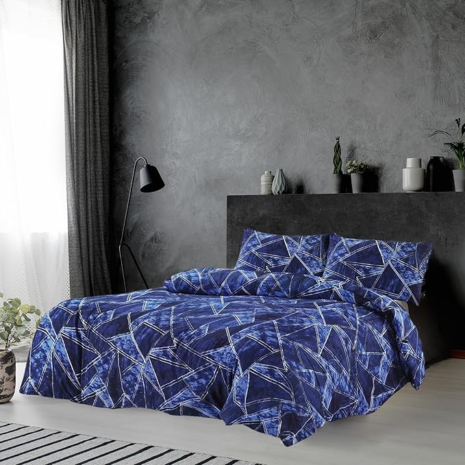 Geometric King Duvet Cover & Pillowcases – Soft Touch Triangle Pattern Printed Navy Bedding Set – Button Closure – Polycotton Duvet Cover with Pillow Covers