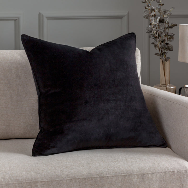 PAOLETTI LUXE VELVET PIPED CUSHION