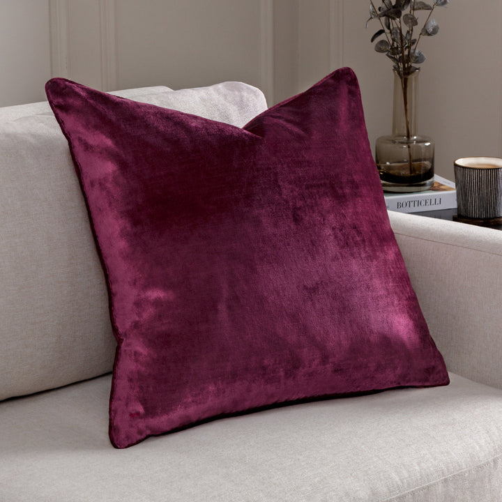 PAOLETTI LUXE VELVET PIPED CUSHION