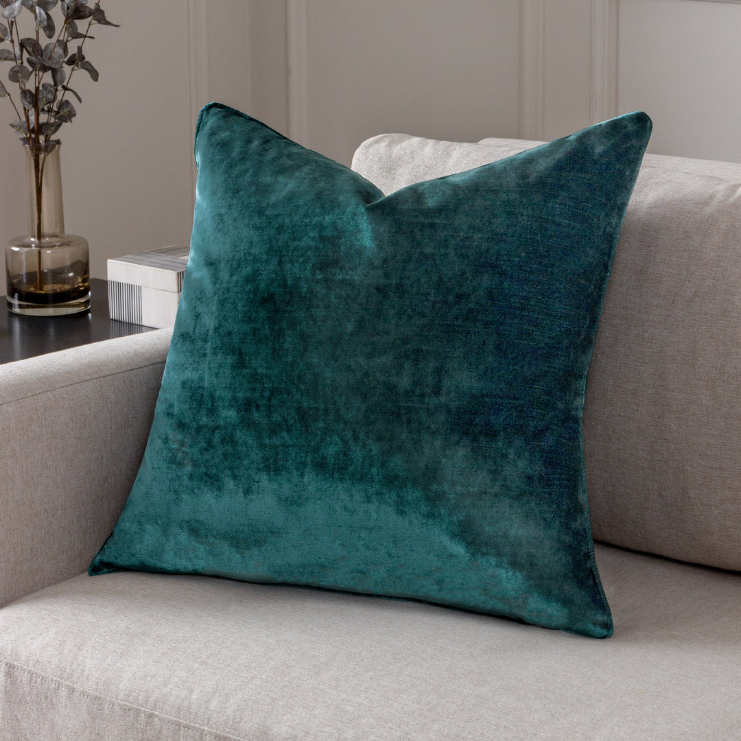 PAOLETTI LUXE VELVET PIPED CUSHION