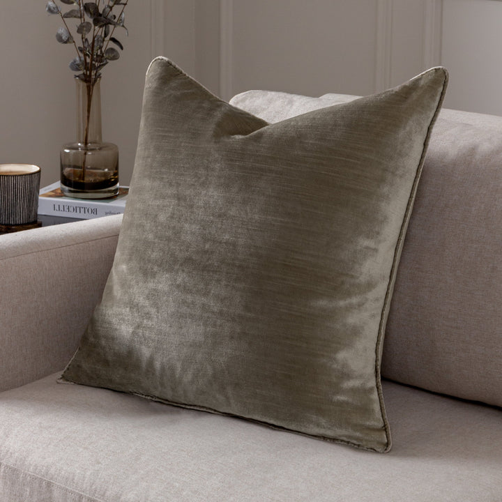 PAOLETTI LUXE VELVET PIPED CUSHION