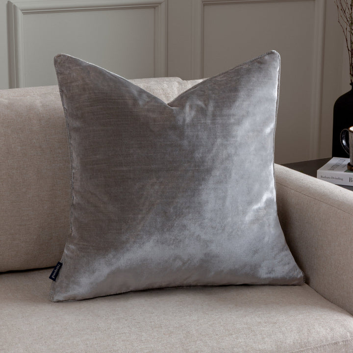 PAOLETTI LUXE VELVET PIPED CUSHION