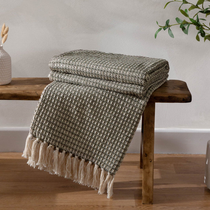 YARD LORNE THROW